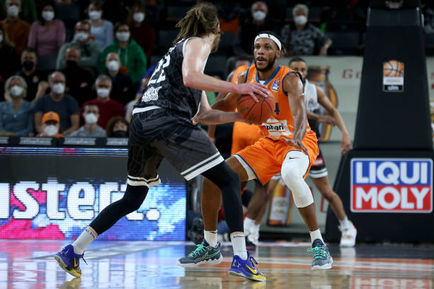 份让队友之 份让队友之