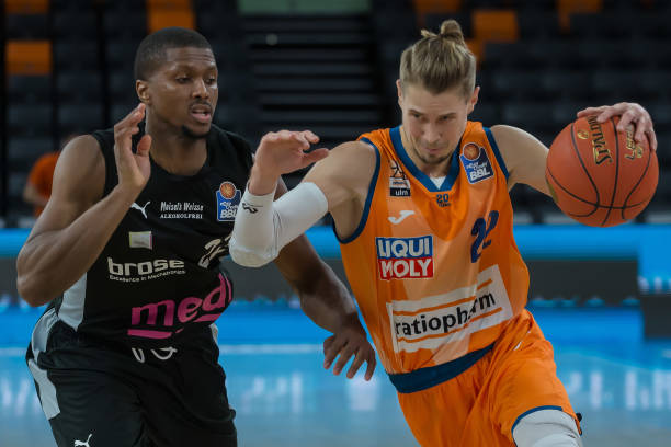 拉涅利更加 拉涅利更加